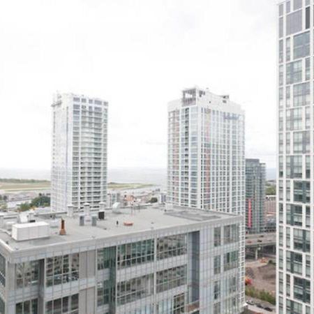 N2N Suites - Downtown Lake & City View Apartments Toronto Bagian luar foto