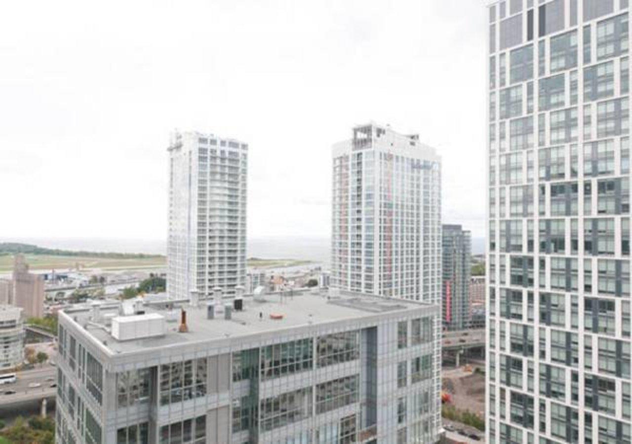 N2N Suites - Downtown Lake & City View Apartments Toronto Bagian luar foto