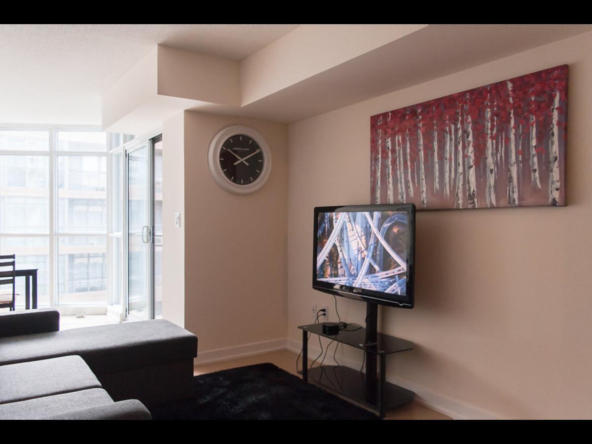 N2N Suites - Downtown Lake & City View Apartments Toronto Bagian luar foto