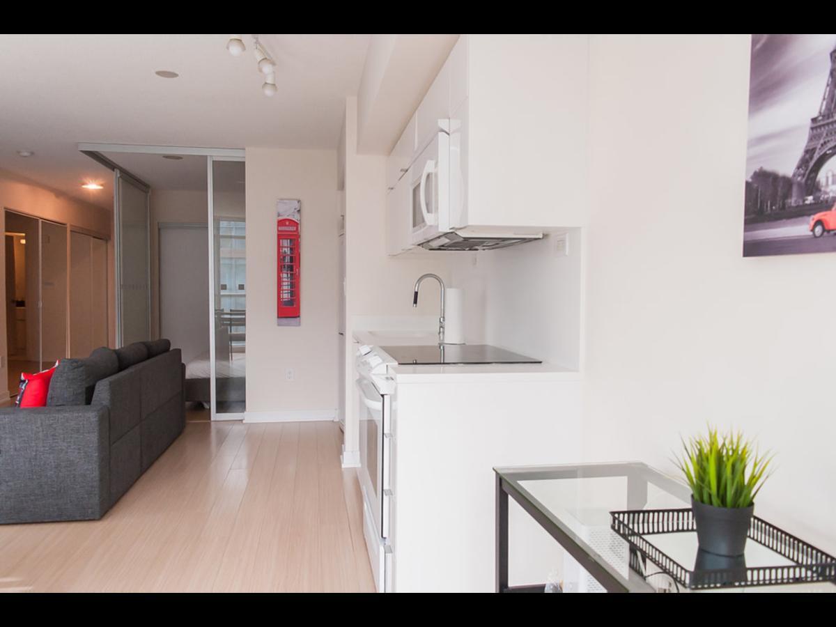 N2N Suites - Downtown Lake & City View Apartments Toronto Bagian luar foto