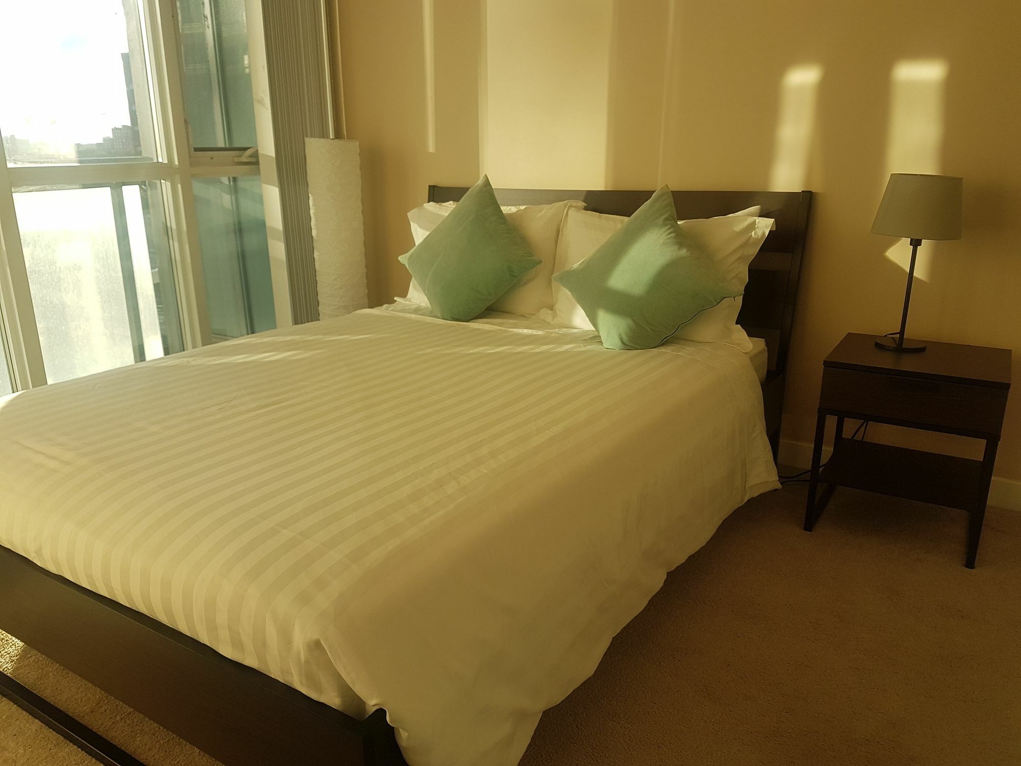 N2N Suites - Downtown Lake & City View Apartments Toronto Bagian luar foto